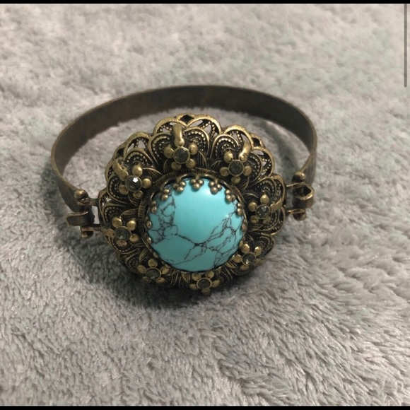 Jewelry - Boho Abstract Flower Bracelet